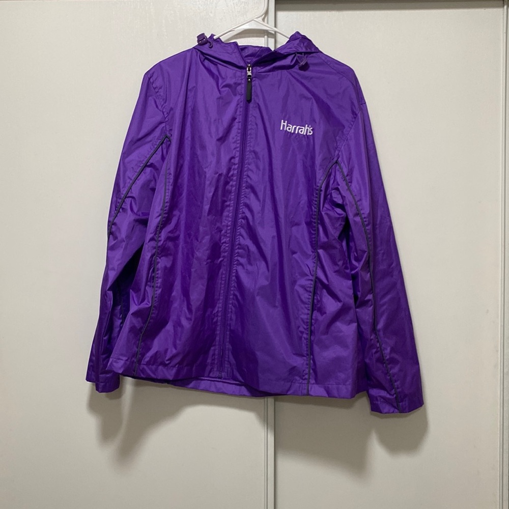 Women light weight wind breaker